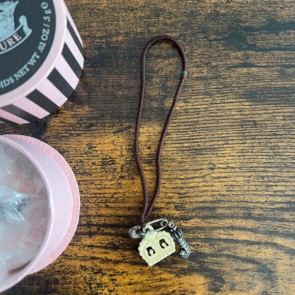 Juicy Couture Rollerball, Shamperfect, Decadent Dusting Powder, Hair tie - Picture 5 of 9